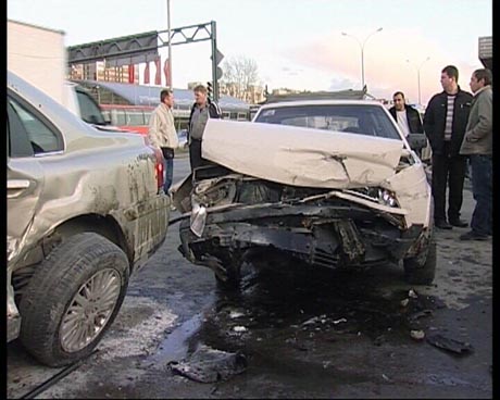 Крупное ДТП в Екатеринбурге. Очевидцы: «Volvo взлетела в воздух, перевернулась и приземлилась на Toyota» 